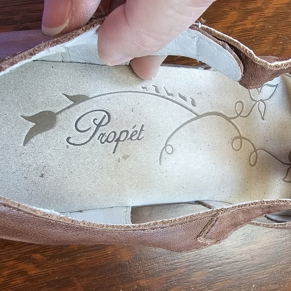 PROPET Women's Brown Leather Closed Toe Adjustable Fit Walking Sandals Shoes - Picture 3 of 9